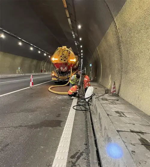 许昌隧道排水渠清淤